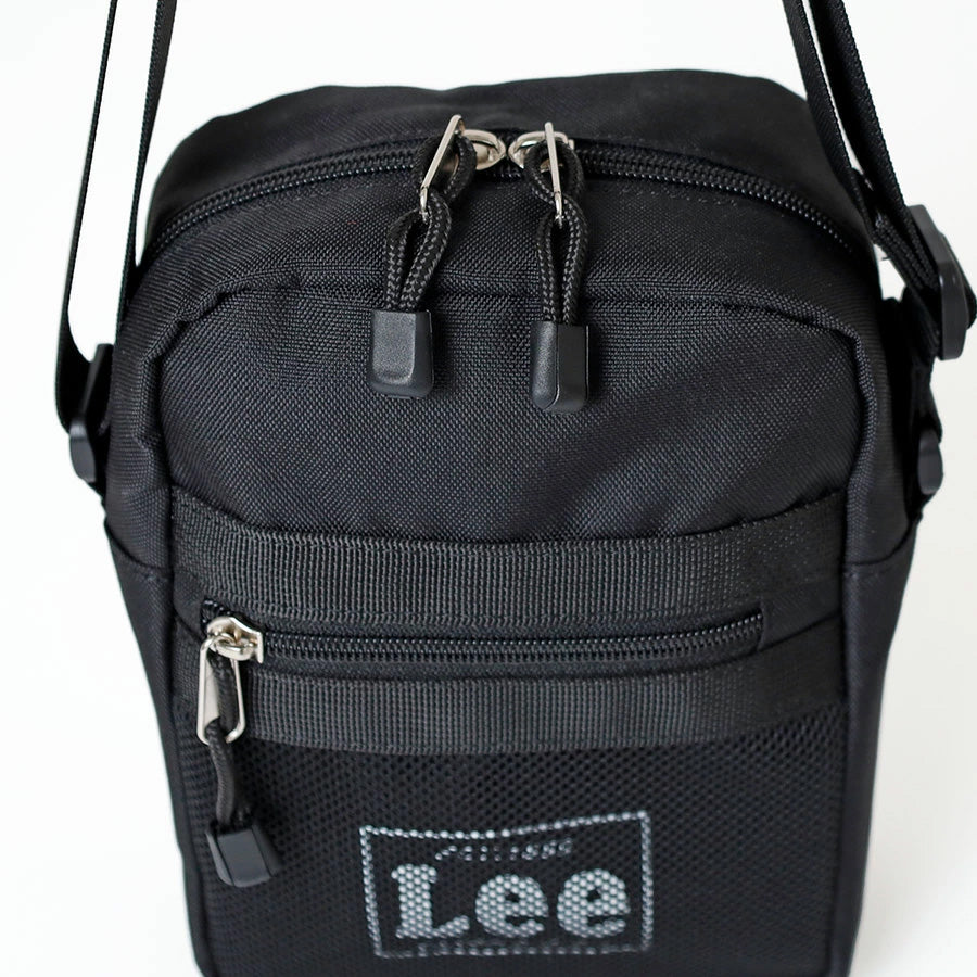Lee リー ショルダーバッグ 縦型 ミニ 軽量 小さめ メンズ レディース ユニセックス ブランド ワンポイント ロゴ ポリエステル シンプル モノトーン(7727840042)