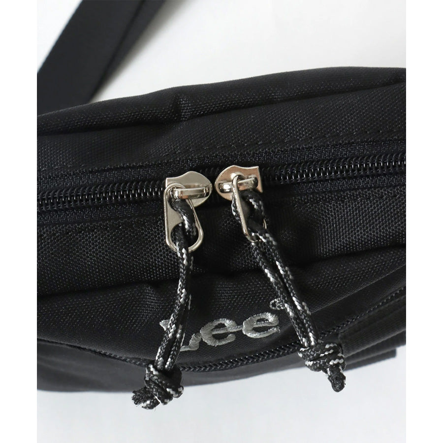 Lee リー ミニ 縦型 ショルダーバッグ メンズ レディース ユニセックス 男女兼用 撥水 ブランド ロゴ ワンポイント 刺繍 テープ付き 軽量 コンパクト 丈夫 耐久性 ポリエステル シンプル 収納力 旅行 アウトドア(7727840043)