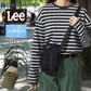 Lee リー ミニ 縦型 ショルダーバッグ メンズ レディース ユニセックス 男女兼用 撥水 ブランド ロゴ ワンポイント 刺繍 テープ付き 軽量 コンパクト 丈夫 耐久性 ポリエステル シンプル 収納力 旅行 アウトドア（7727840043）